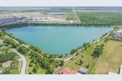 1652 Longwood Glen Lane, Friendswood, TX 77546 - Photo 2