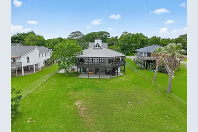 110 Bayou Drive, Baytown, TX 77520 - Photo 32