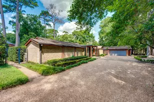 15 Saddlebrook Ln, Houston, TX 77024 - Photo 2