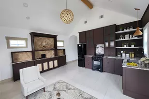 1220 32nd St, Galveston, TX 77550 - Photo 12