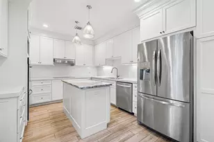 58 Bayou Pointe Dr, Houston, TX 77063 - Photo 10