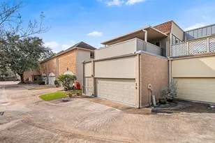 58 Bayou Pointe Dr, Houston, TX 77063 - Photo 18
