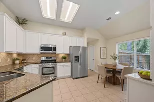22 Fair Light Ct, The Woodlands, TX 77382 - Photo 4