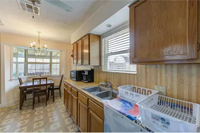 8610 Bluebonnet Street, Highlands, TX 77562 - Photo 12