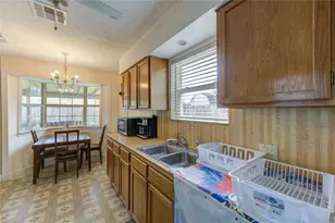 8610 Bluebonnet St, Highlands, TX 77562 - Photo 12