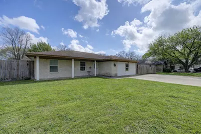 8610 Bluebonnet Street, Highlands, TX 77562 - Photo 2