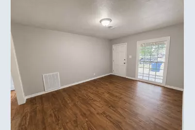1521 4th Avenue N, Texas City, TX 77590 - Photo 2