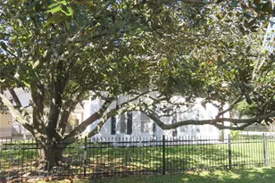 702 Erin St, El Campo, TX 77437 - Photo 2