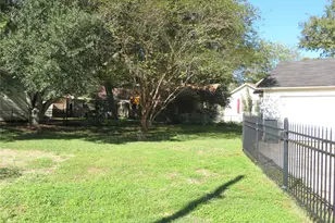 702 Erin St, El Campo, TX 77437 - Photo 30