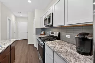 9114 Highland Northern Wy, Houston, TX 77088 - Photo 14