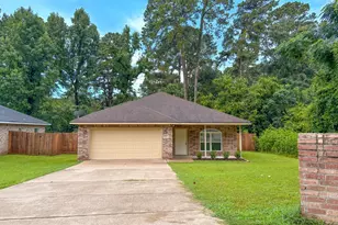 332 Greenleaf St, Huntsville, TX 77340 - Photo 1