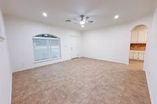 332 Greenleaf St, Huntsville, TX 77340 - Photo 2