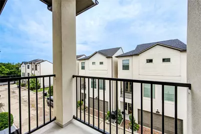 10918 Brookeshire Chase Lane, Houston, TX 77043 - Photo 18