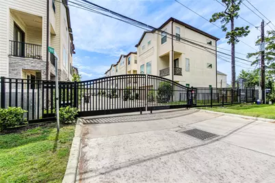 10918 Brookeshire Chase Lane, Houston, TX 77043 - Photo 26