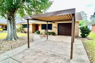 1208 Miles St, Rosenberg, TX 77471 - Photo 2