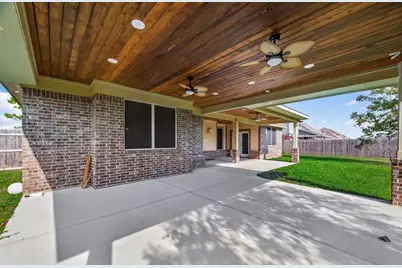 14006 Martinique Lane, Mont Belvieu, TX 77523 - Photo 10