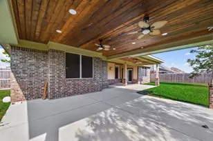 14006 Martinique Ln, Mont Belvieu, TX 77523 - Photo 10