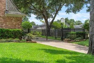 3 Regent Ct, Sugar Land, TX 77478 - Photo 6