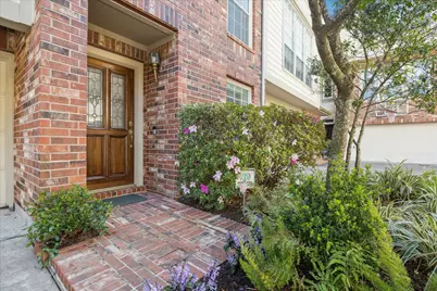 2626 Commonwealth St, Houston, TX 77006 - Photo 2