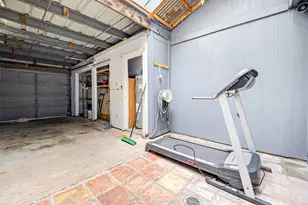8310 Augustine Dr, Houston, TX 77036 - Photo 32