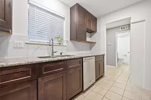 8310 Augustine Dr, Houston, TX 77036 - Photo 18