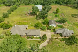 2418 Majestic Oaks Ct, Rosharon, TX 77583 - Photo 1