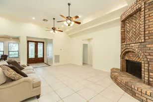 2418 Majestic Oaks Ct, Rosharon, TX 77583 - Photo 10