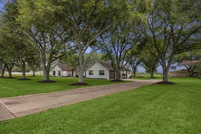 1759 Woody Lane, Sealy, TX 77474 - Photo 2