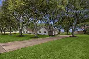 1759 Woody Ln, Sealy, TX 77474 - Photo 2