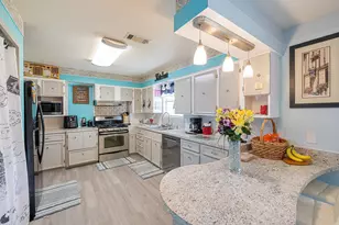 321 Ling St, Hitchcock, TX 77563 - Photo 14