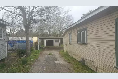 302 Kernohan Street, Crosby, TX 77532 - Photo 2