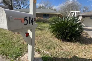 514 Green Ave, Palacios, TX 77465 - Photo 2