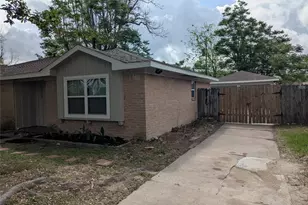 5737 Alvarado Dr, Houston, TX 77035 - Photo 2