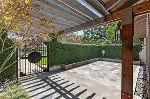 10034 Meadow Lake Ln, Houston, TX 77042 - Photo 6