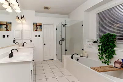 31 Bluff Creek Place, The Woodlands, TX 77382 - Photo 14