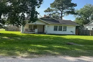 103 Birch St, Wallis, TX 77485 - Photo 2