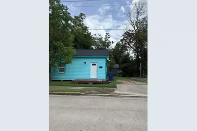 324 E Wilkins Street, Angleton, TX 77515 - Photo 2