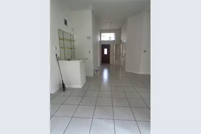 7803 La Rochelle Circle, Houston, TX 77071 - Photo 2