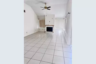 7803 La Rochelle Circle, Houston, TX 77071 - Photo 8