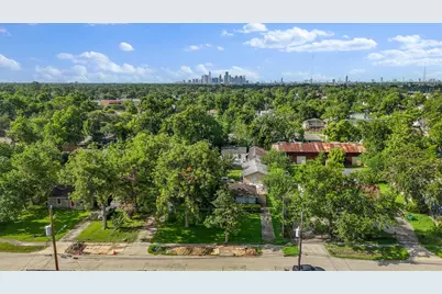 246 Rebecca Street, Houston, TX 77022 - Photo 10