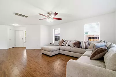 1607 Redbud Grove Court, Conroe, TX 77301 - Photo 4