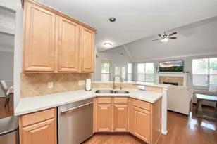 3611 Royal Royce Dr, Houston, TX 77042 - Photo 28