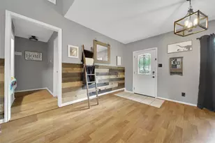 1728 E Lake Dr, Huntsville, TX 77340 - Photo 4