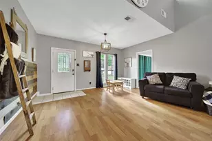 1728 E Lake Dr, Huntsville, TX 77340 - Photo 8