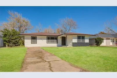 1530 W 10th Street, Freeport, TX 77541 - Photo 2