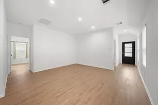 2018 Foxtail Crk Ct, Crosby, TX 77532 - Photo 2