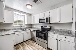 11710 Southlake Dr, Houston, TX 77077 - Photo 12
