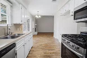 182 Greenleaf Ln, Conroe, TX 77304 - Photo 6