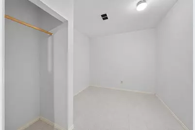 11918 E Marsham Circle, Houston, TX 77066 - Photo 16