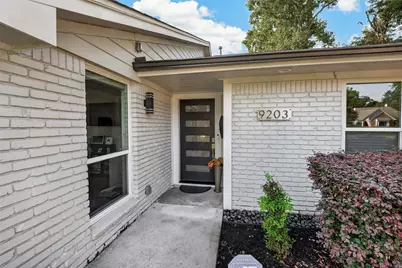9203 Bronco Drive, Houston, TX 77055 - Photo 4